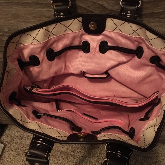 Dooney and Bourke - large handbag.  Like New! - Picture 2 of 4